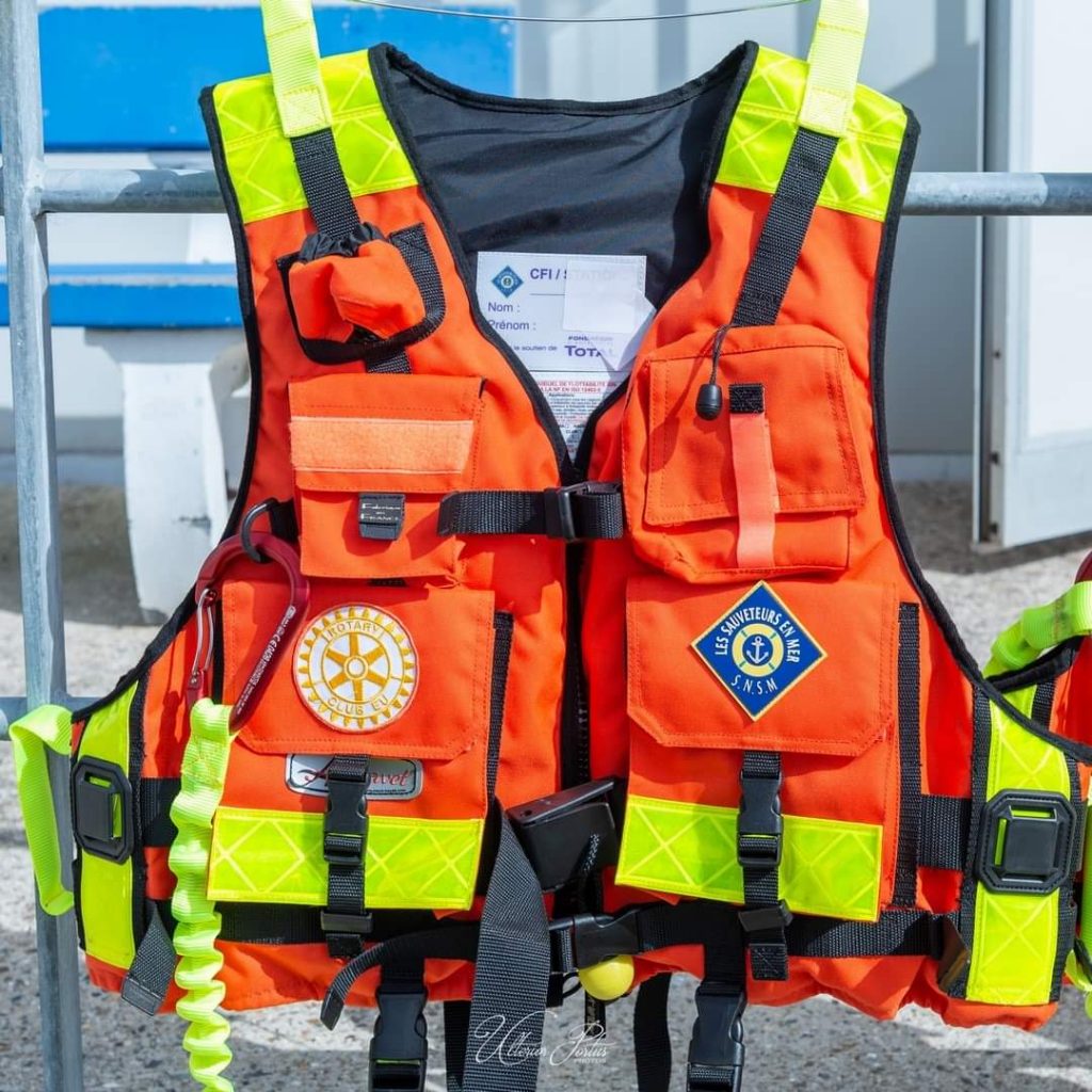 Remise de gilets de sauvetage à la SNSM du Tréport – Rotary Club Eu